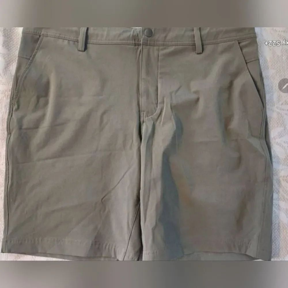 P21 REI COOP Men's Chino Olive Green 9" Inseam Shorts Side & Back Pockets
